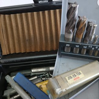 Lote de diversas fresas e brocas