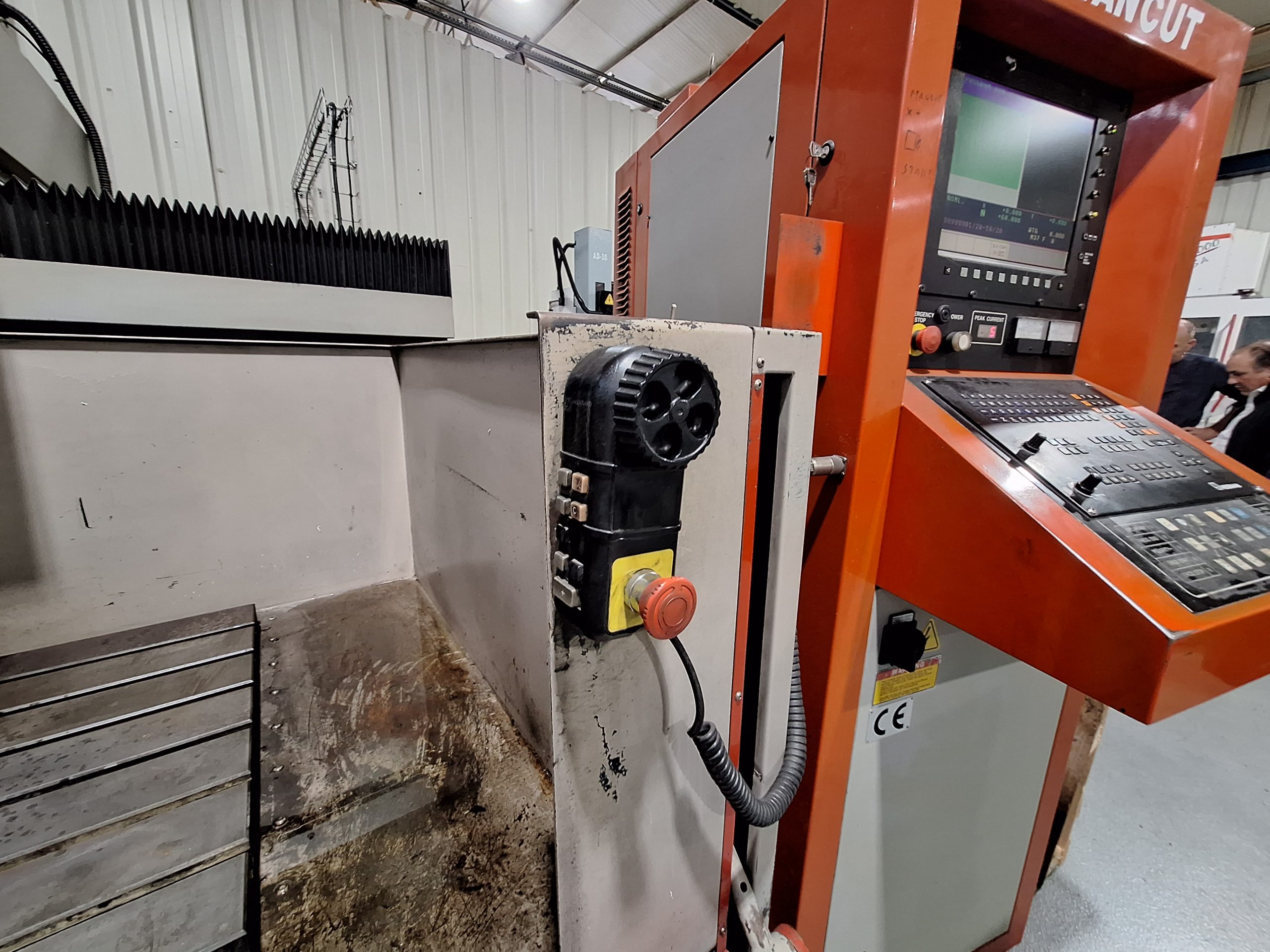 Cleancut EDM 650 CNC Electro Erosão - Image 15
