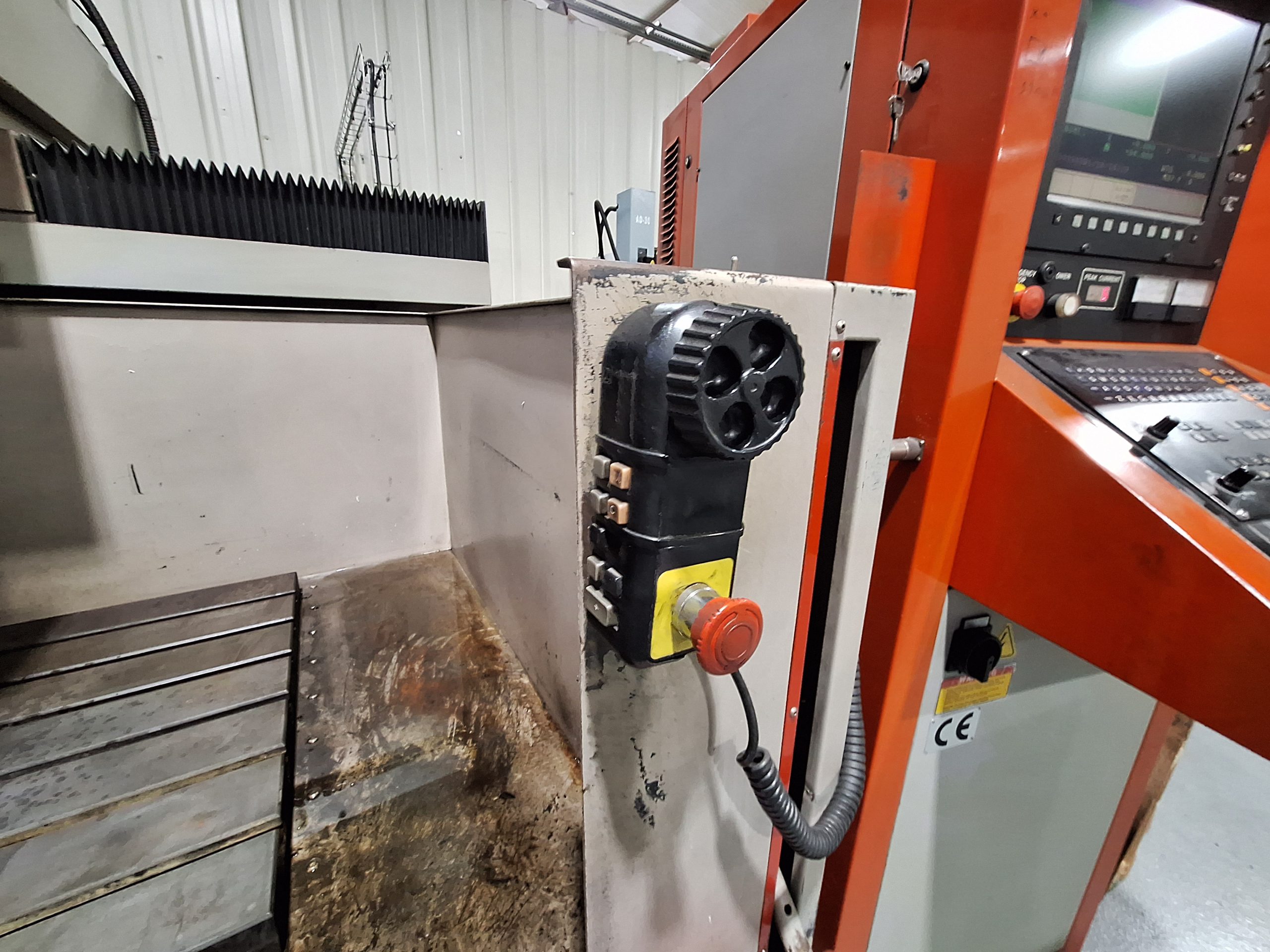 Cleancut EDM 650 CNC Electro Erosão - Image 17