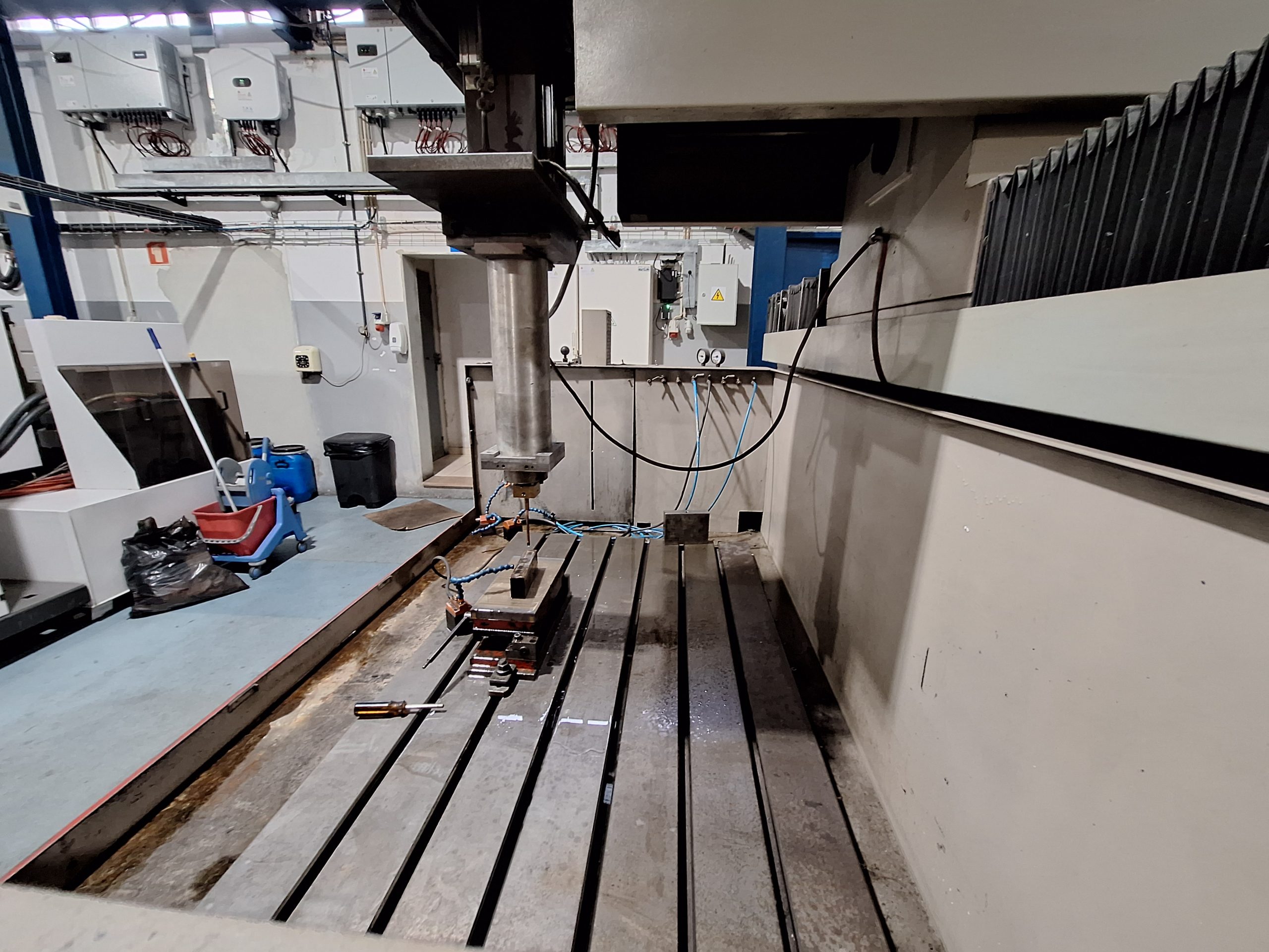 Cleancut EDM 650 CNC Electro Erosão - Image 29