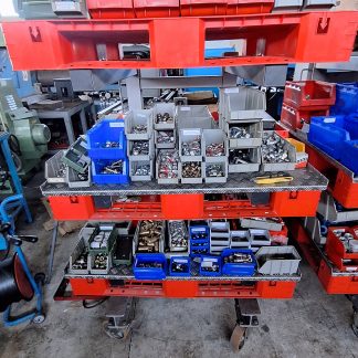 Cinco carrinhos com material hidráulico novo