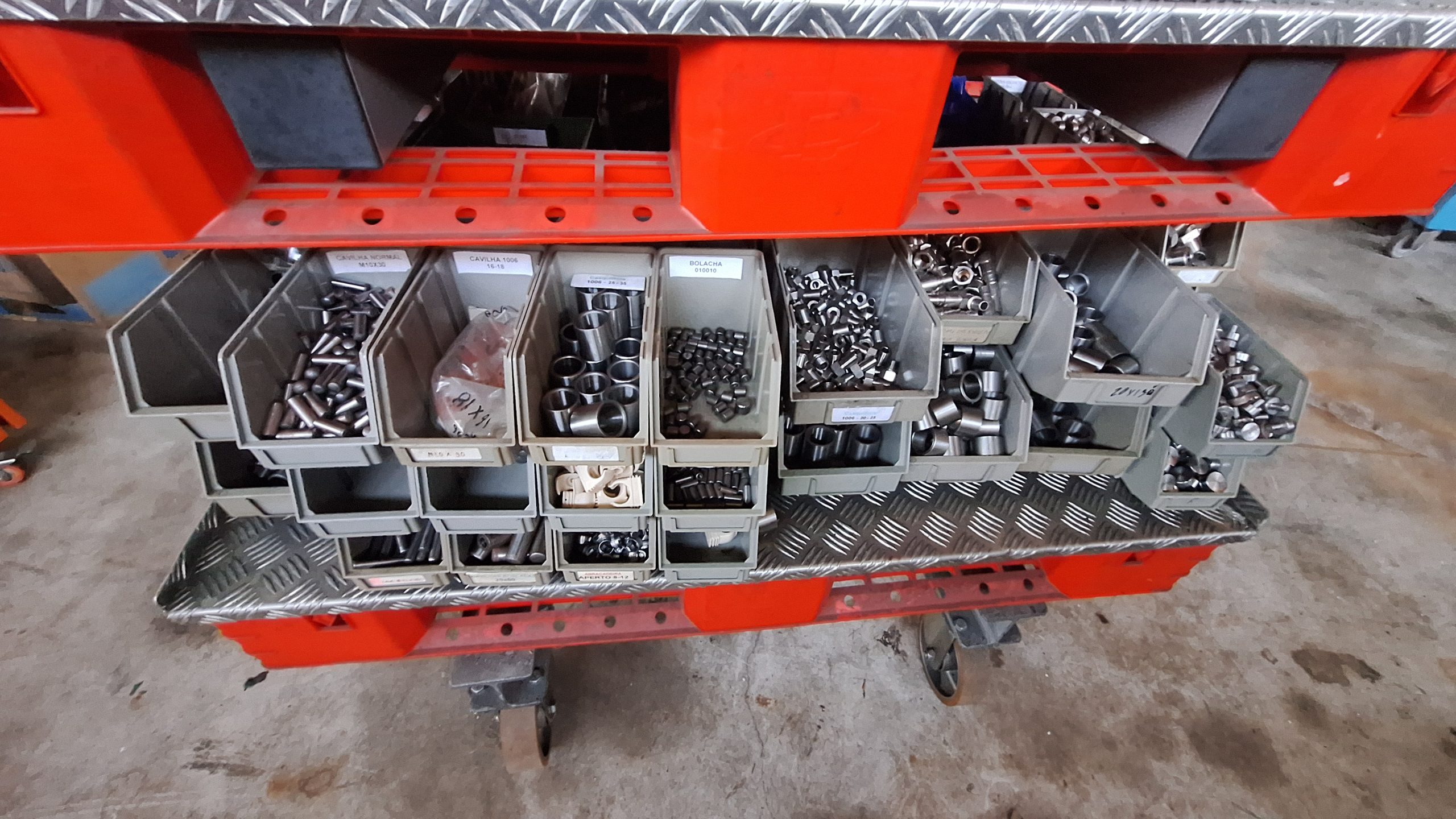 Cinco carrinhos com material hidráulico novo - Image 5