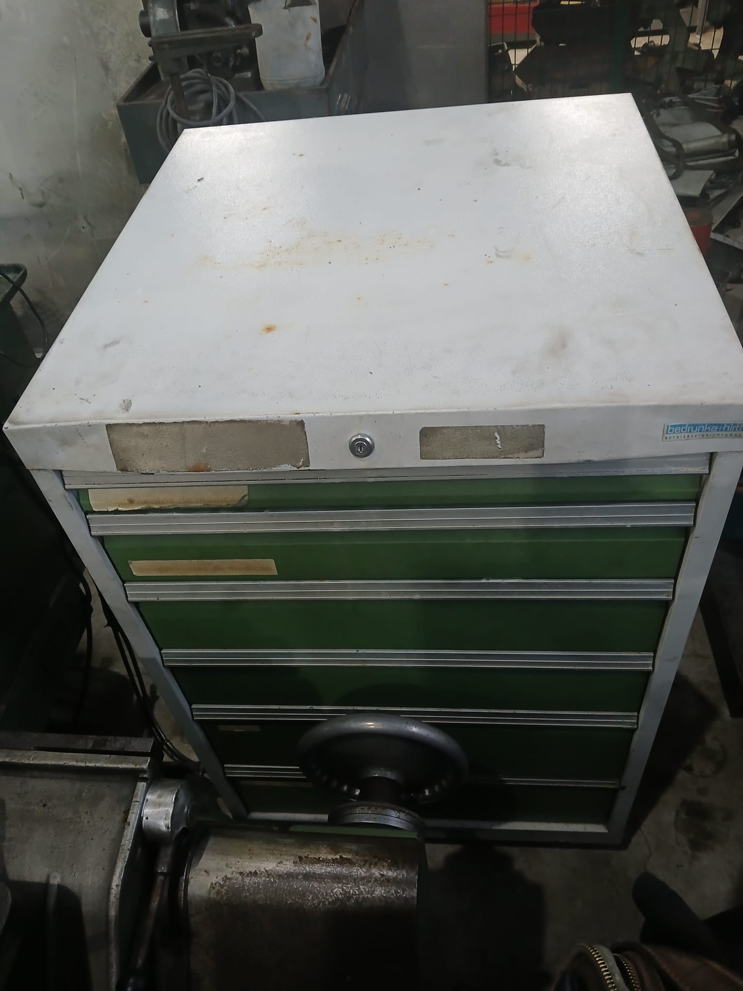 Armário para arrumação com 7 gavetas